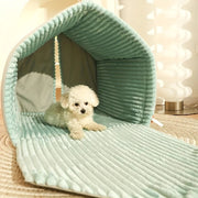 Kennel Winter Warm Small Dog House - Cozy and Closed